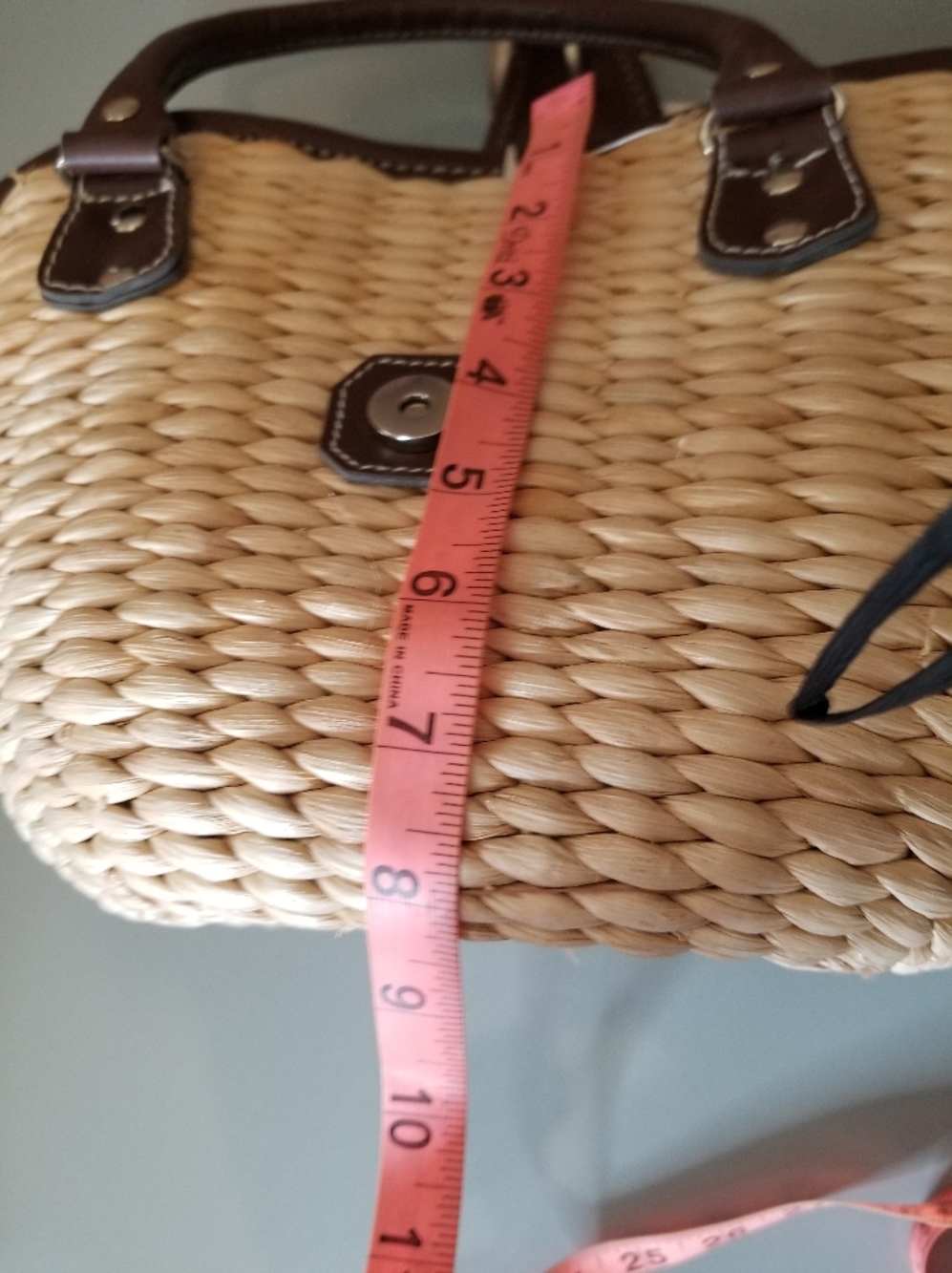 Marshall Fields Vtg Weaved Wicker Basket Bag Tan Brown Handles Bucket Purse - Picture 9 of 14